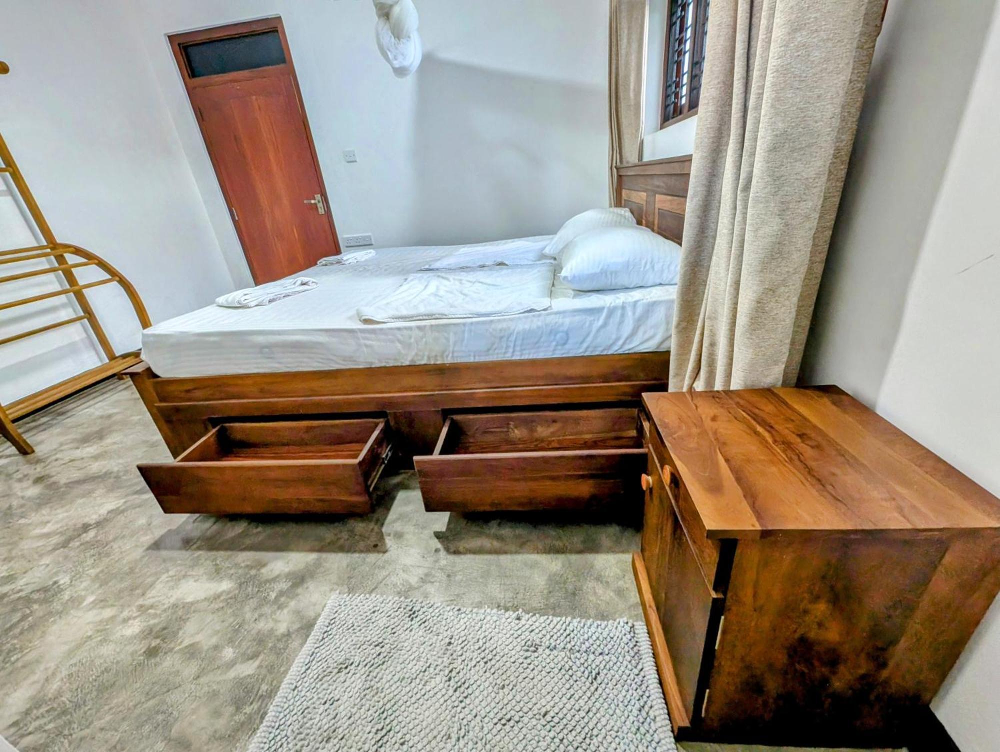Costels Weligama Hostel ภายนอก รูปภาพ